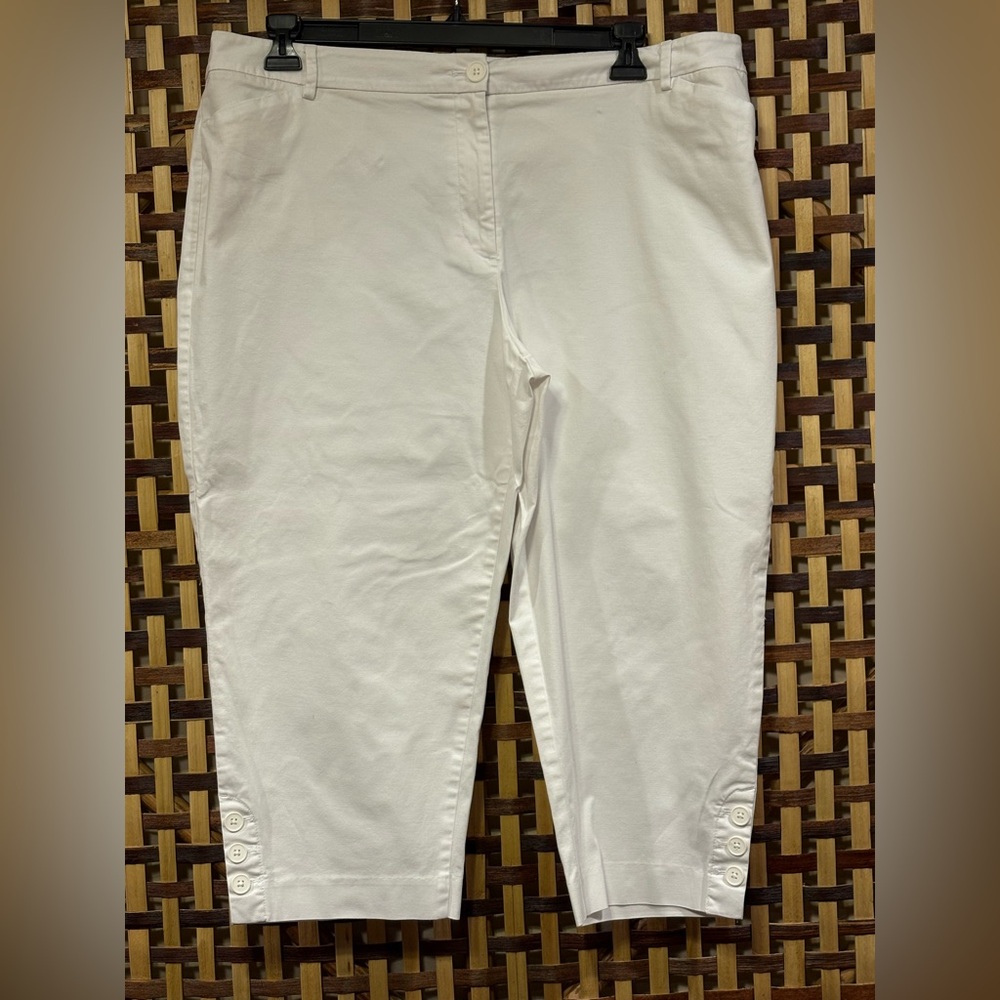 Talbots White Capri Pants with Button Accents, Elastic in back, Size 18W